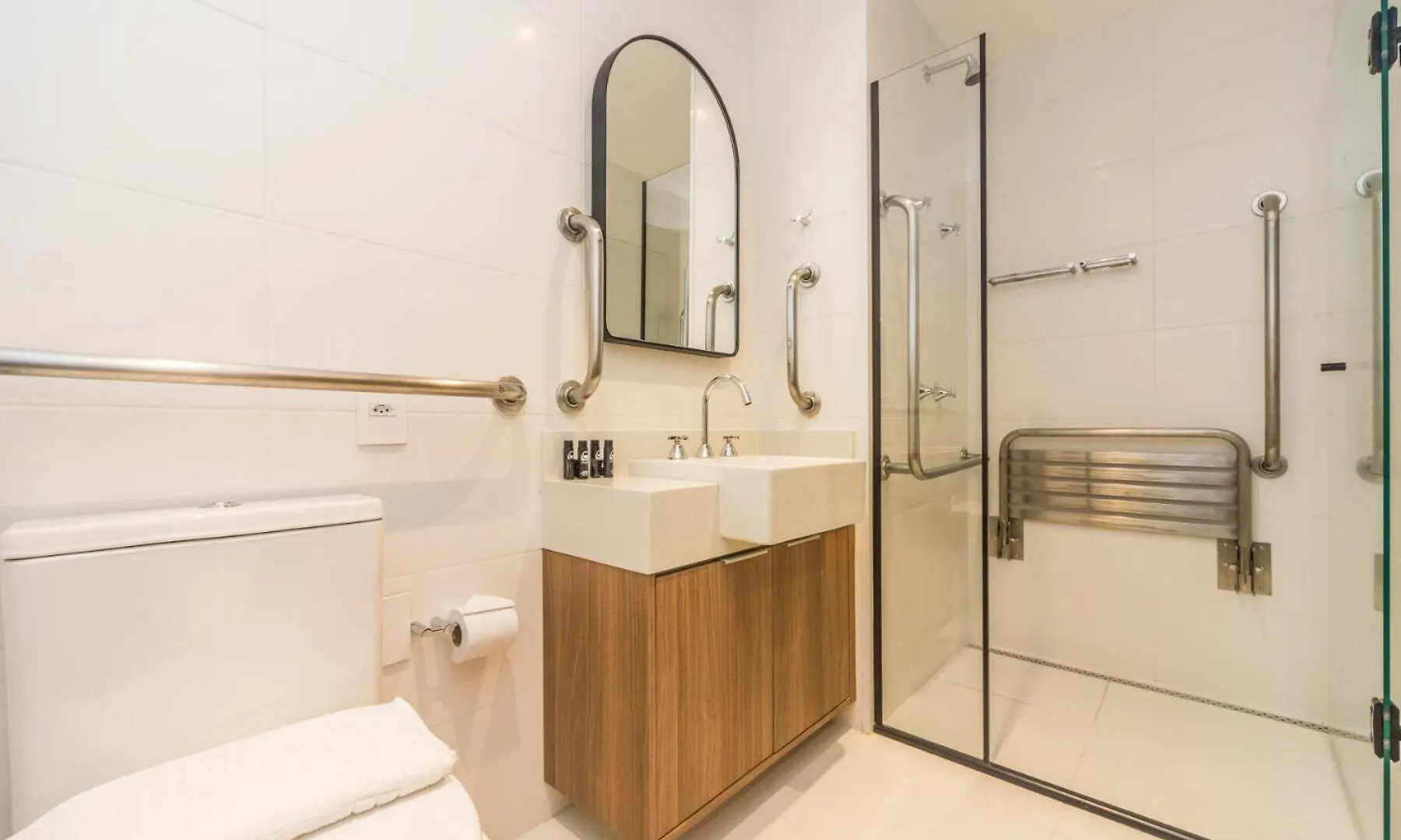 Apartment Sky Poll Studio 306 - Near Paulista Ave & Subways, Rooftop & Full Gym ! Short & Long Stay! Sao Paulo